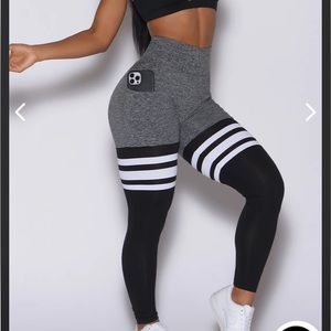 BOMBSHELL SPORTSWEAR THIGH HIGH SCRUNCH LEGGING XS NEW